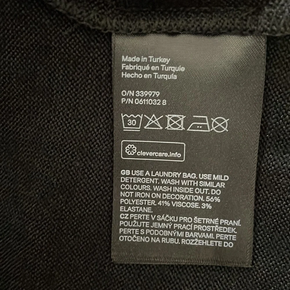 H&M Sweater - Picture 6 of 6